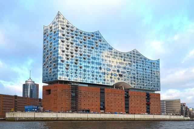 Hamburg Elbphilharmonie right side view