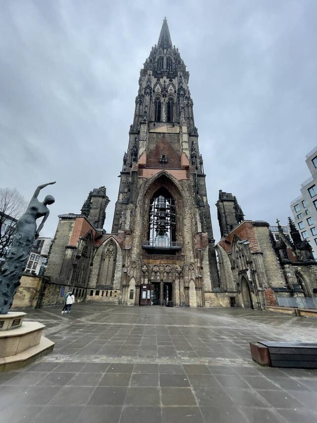 The ruins of the Church of St. Nicholas (Ruine der Hauptkirche Sankt Nikolai)